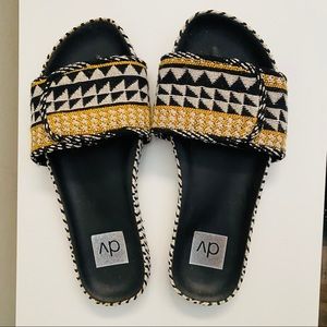 Dolce Vita Patterned Slides